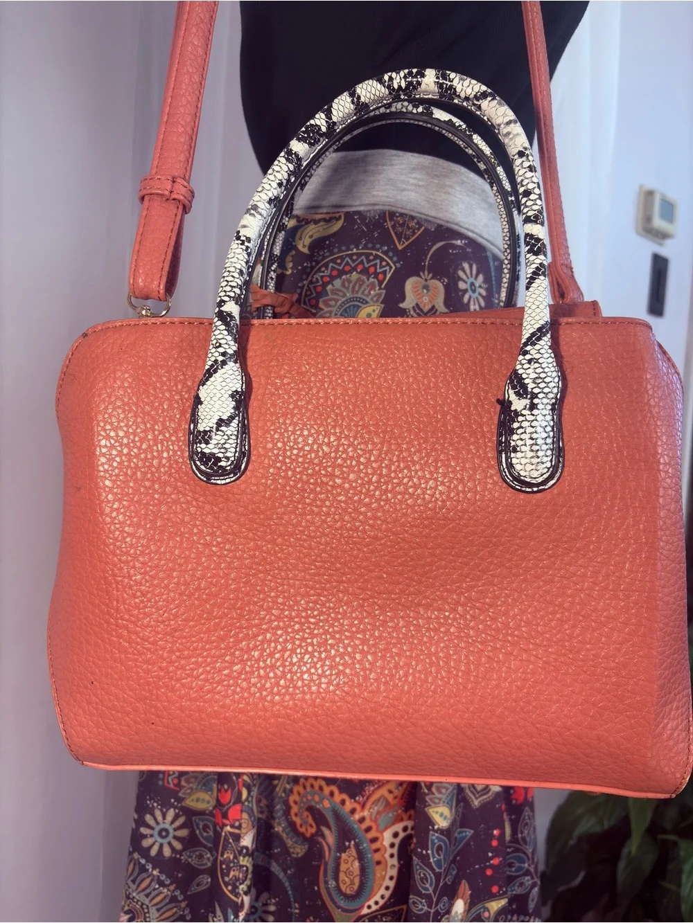 Michael Kors Coral Pink Leather Hand Bag with Snake-Print Handles Knock Off